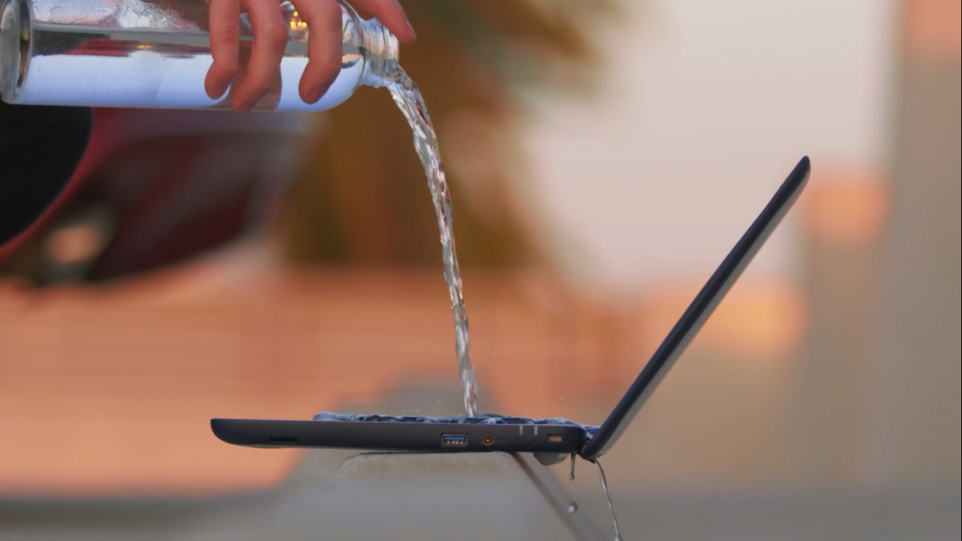 Tips Pertolongan Pertama yang Harus Dilakukan Jika Laptop Tersiram Air