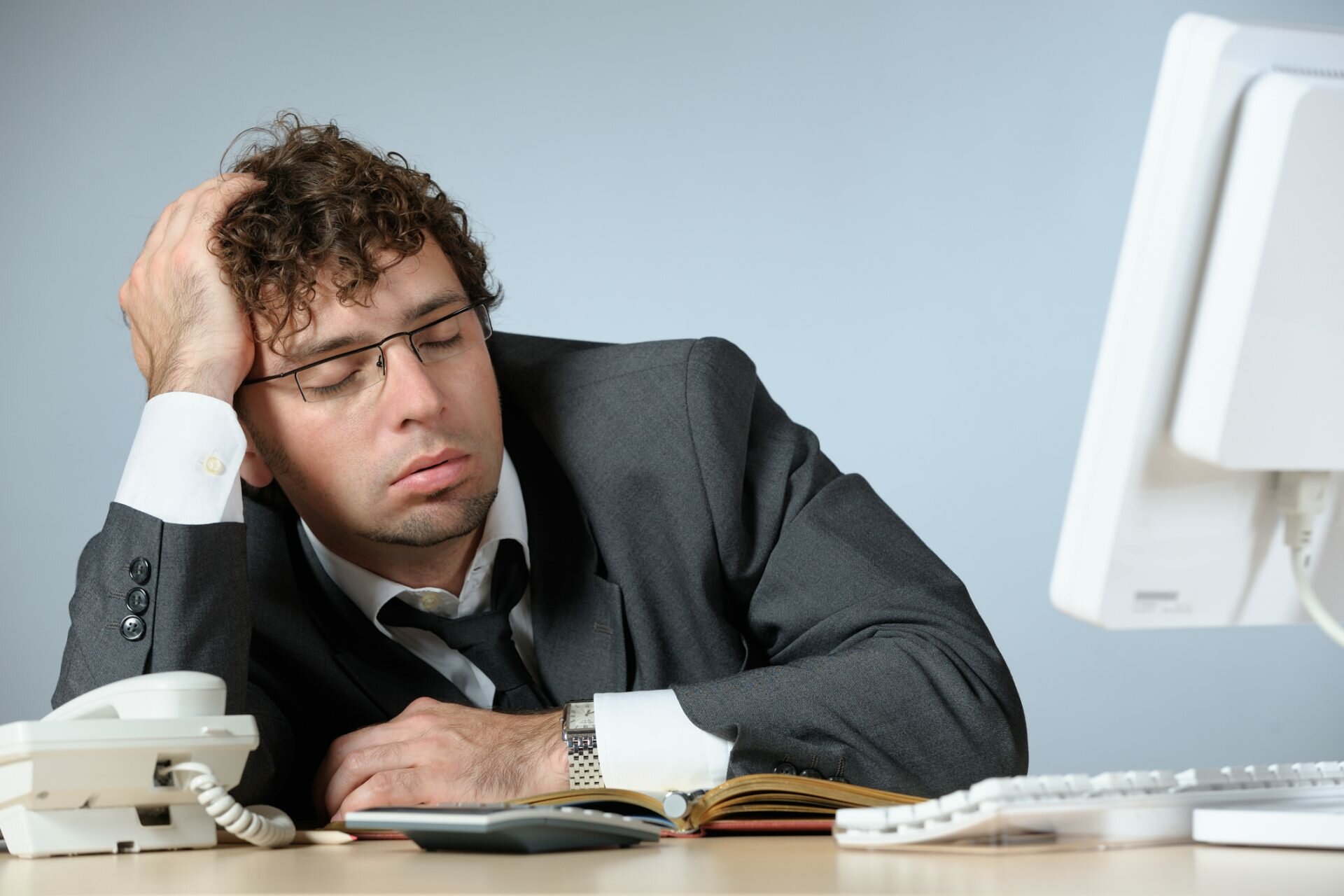Mengantuk Saat Bekerja? Coba Lakukan Hal Ini
