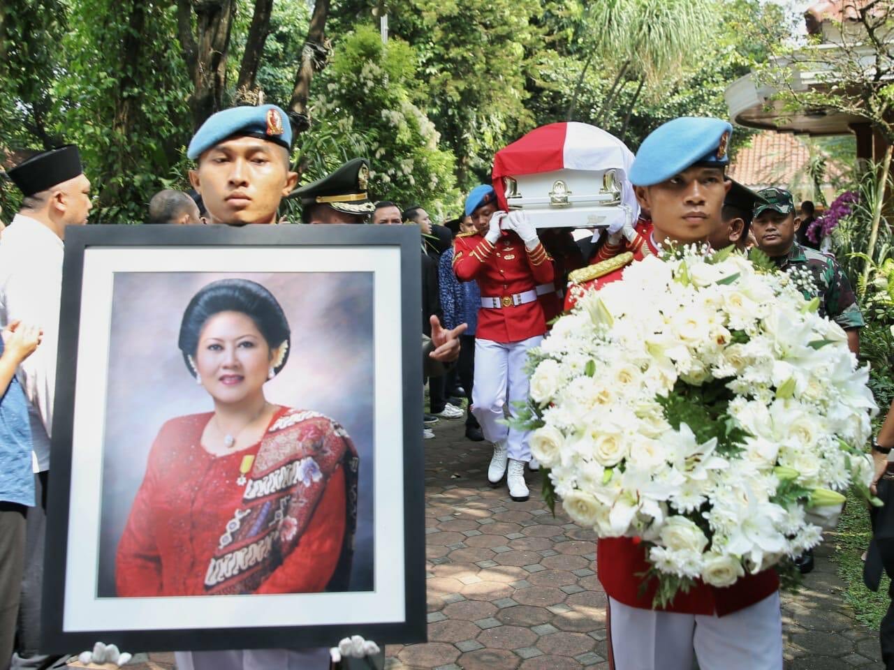 Ani Yudhoyono Pergi Tebarkan Cinta dan Perdamaian